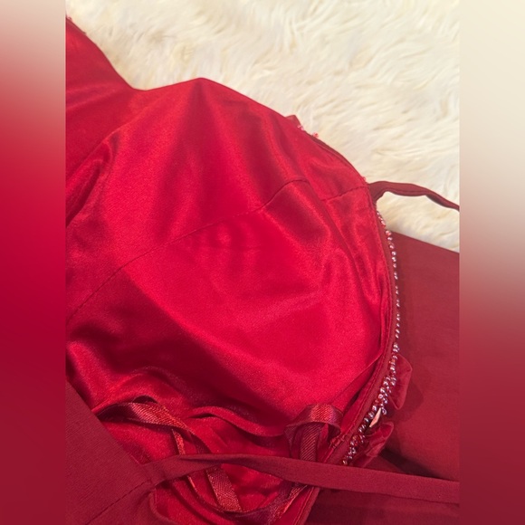 NWOT Tempest Storm by Tatyana Red Beaded Rosette Wiggle Dress - Size Small - Picture 6 of 8